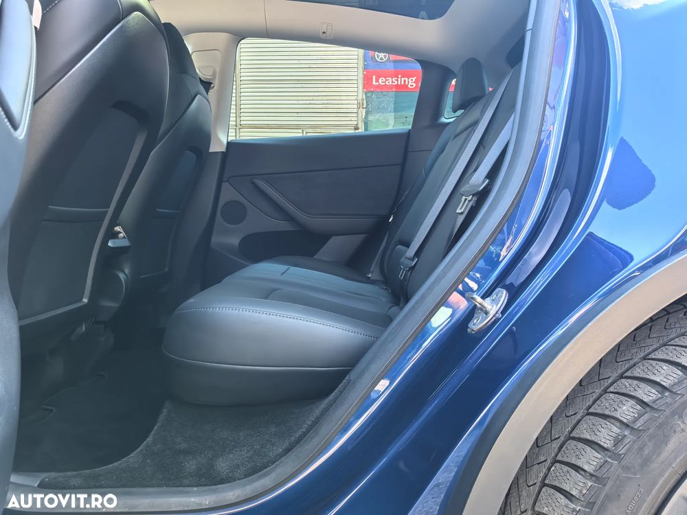 Tesla Model Y Long Range Dual Motor AWD - 11