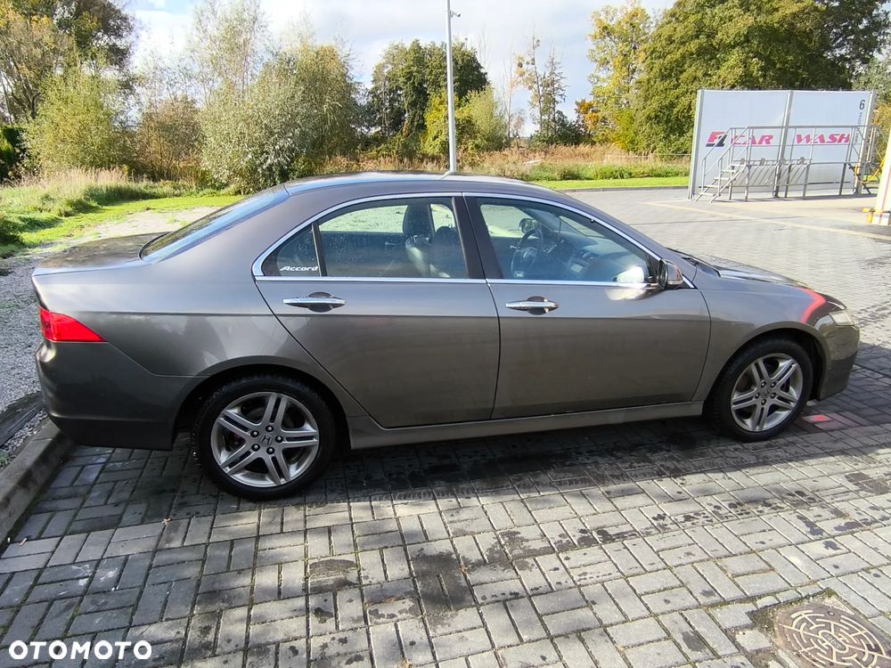 Honda Accord 2.0 Sport - 16