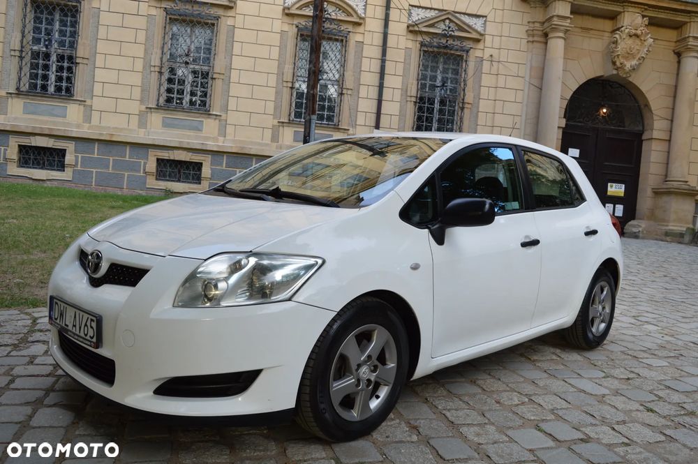 Toyota Auris 1.4 D-4D Luna - 1