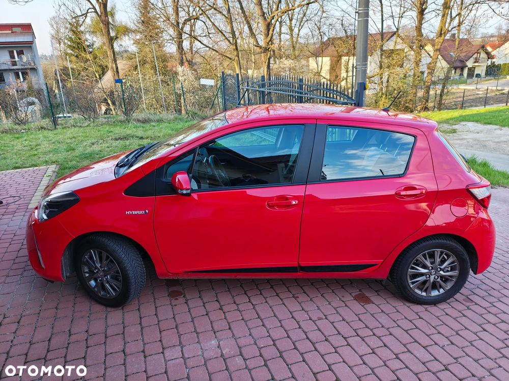 Toyota Yaris Hybrid 100 Premium - 5