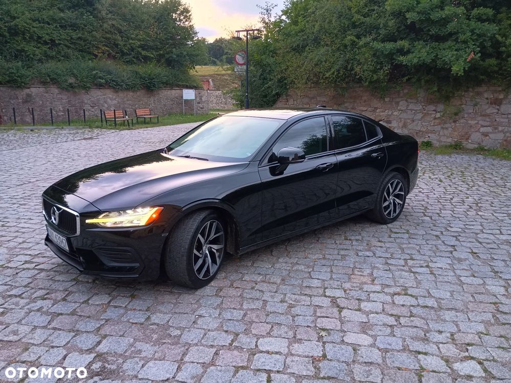 Volvo S60 T5 Momentum Pro - 1