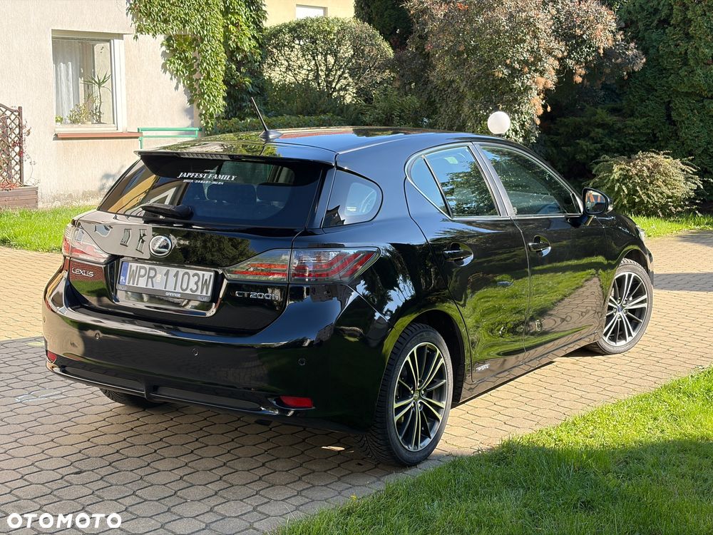 Lexus CT - 4
