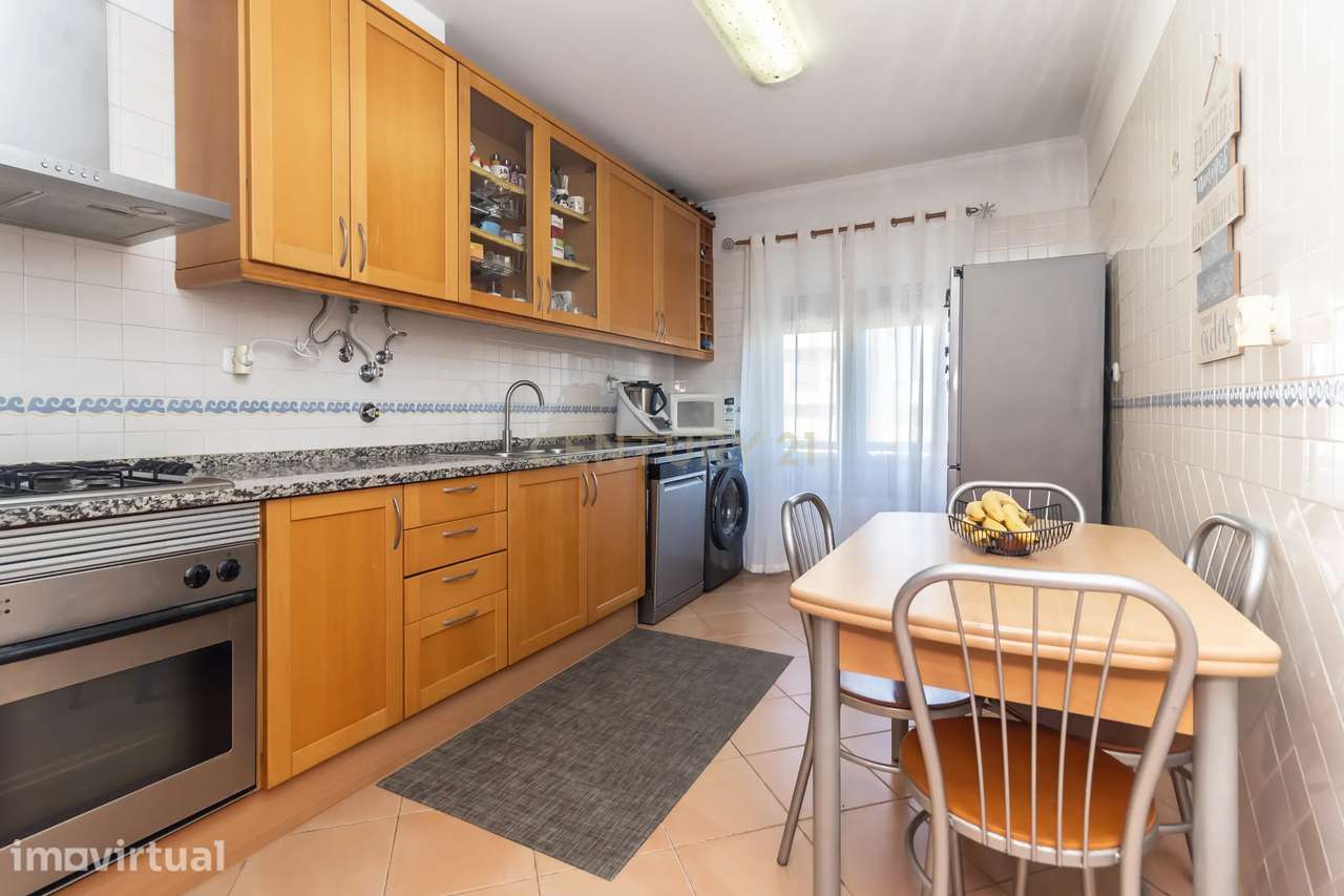 Espaçoso apartamento T3 com parqueamento em S.Gabriel- Setúbal - Grande imagem: 2/35