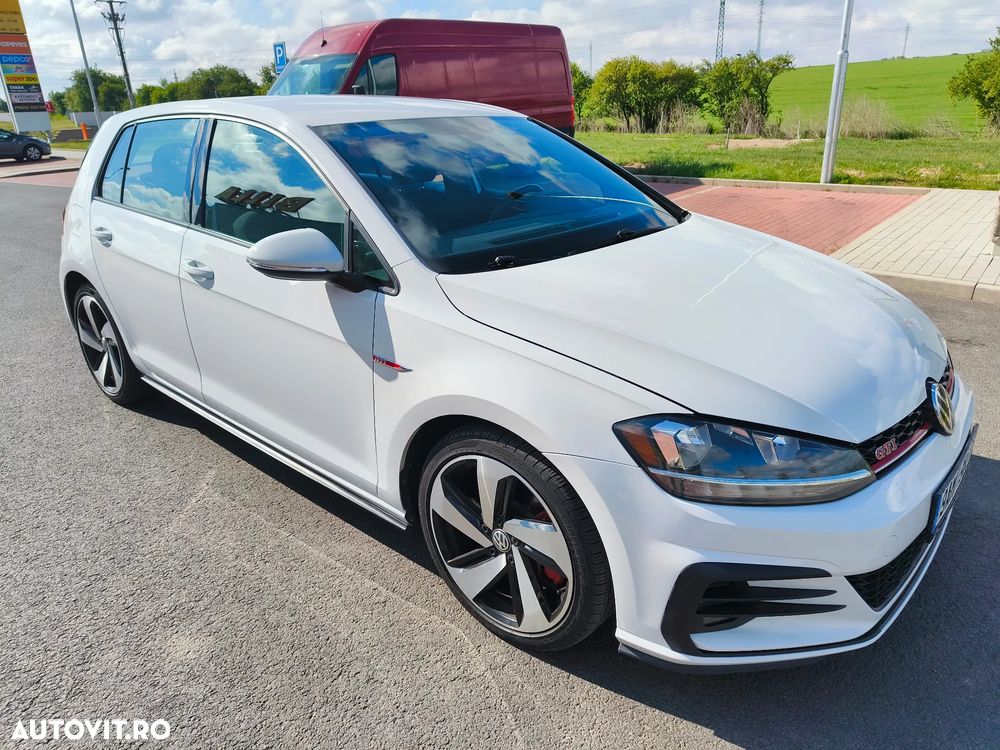 Volkswagen Golf 2.0 TSI GTI - 1