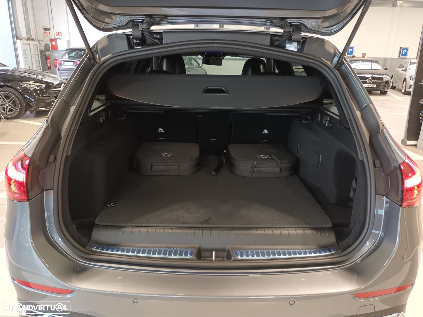 Mercedes-Benz C 300 e AMG Line - 13