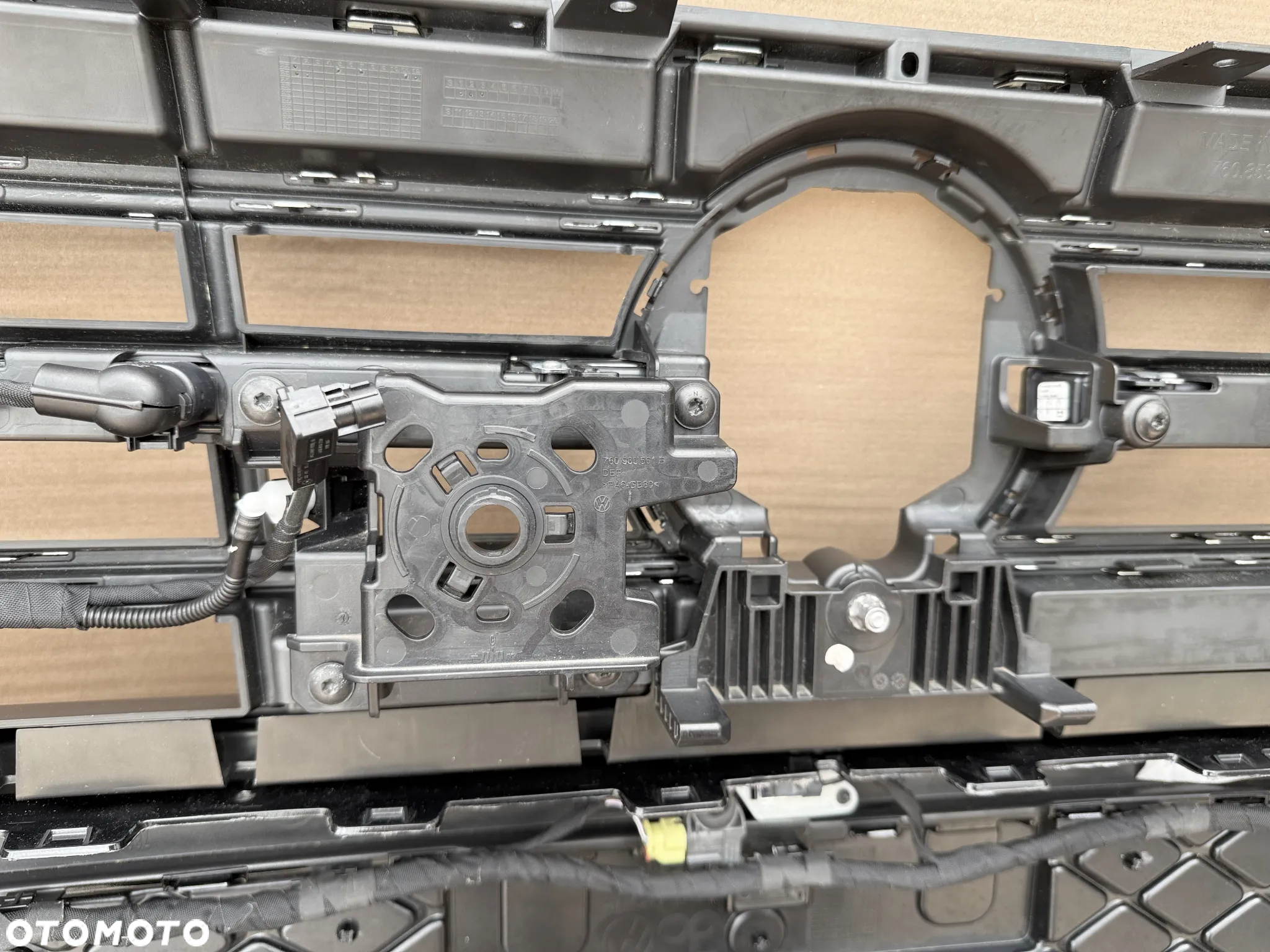Zderzak Przedni VW Touareg III 760 Lift R-Line BLACK, LED Full - 22