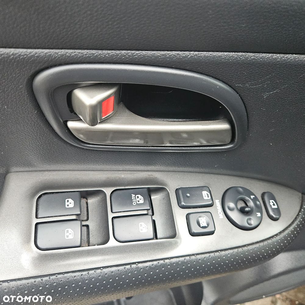 Kia Carens 2.0 CVVT LX Basis - 11