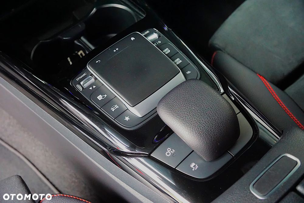 Mercedes-Benz CLA AMG 45 S 4-Matic 8G-DCT - 29