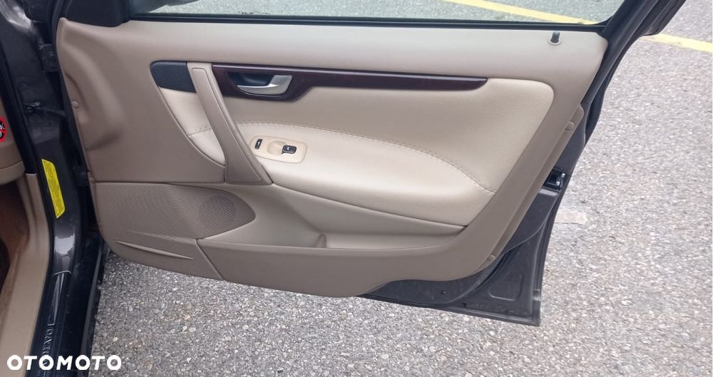 Volvo XC 70 AWD Momentum - 18