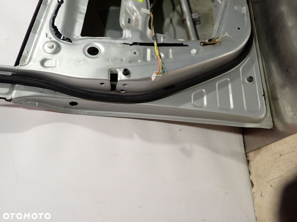 DRZWI LEWY PRZÓD TOYOTA COROLLA E15 KOL: 1F7 - 22