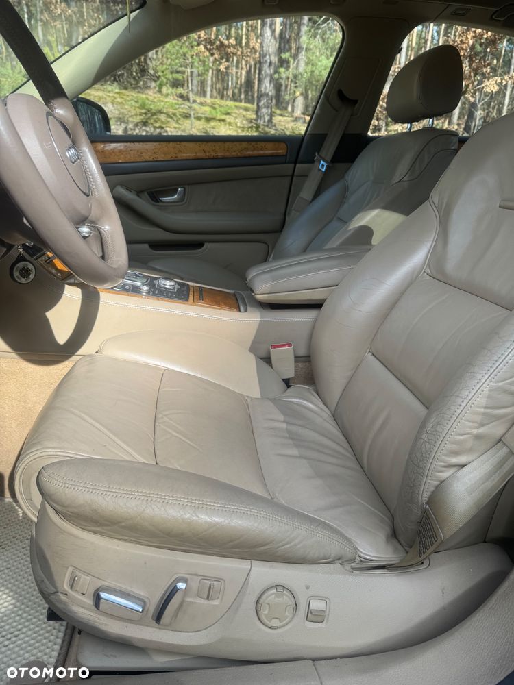 Audi A8 4.2 Quattro - 12