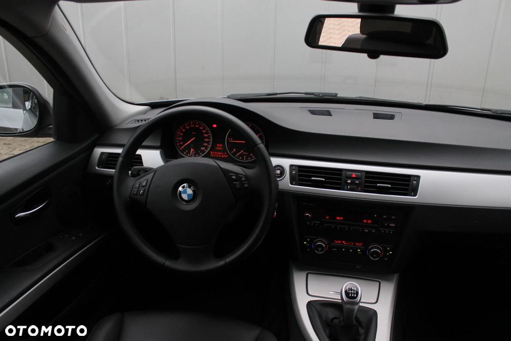 BMW Seria 3 318d DPF Edition Exclusive - 30
