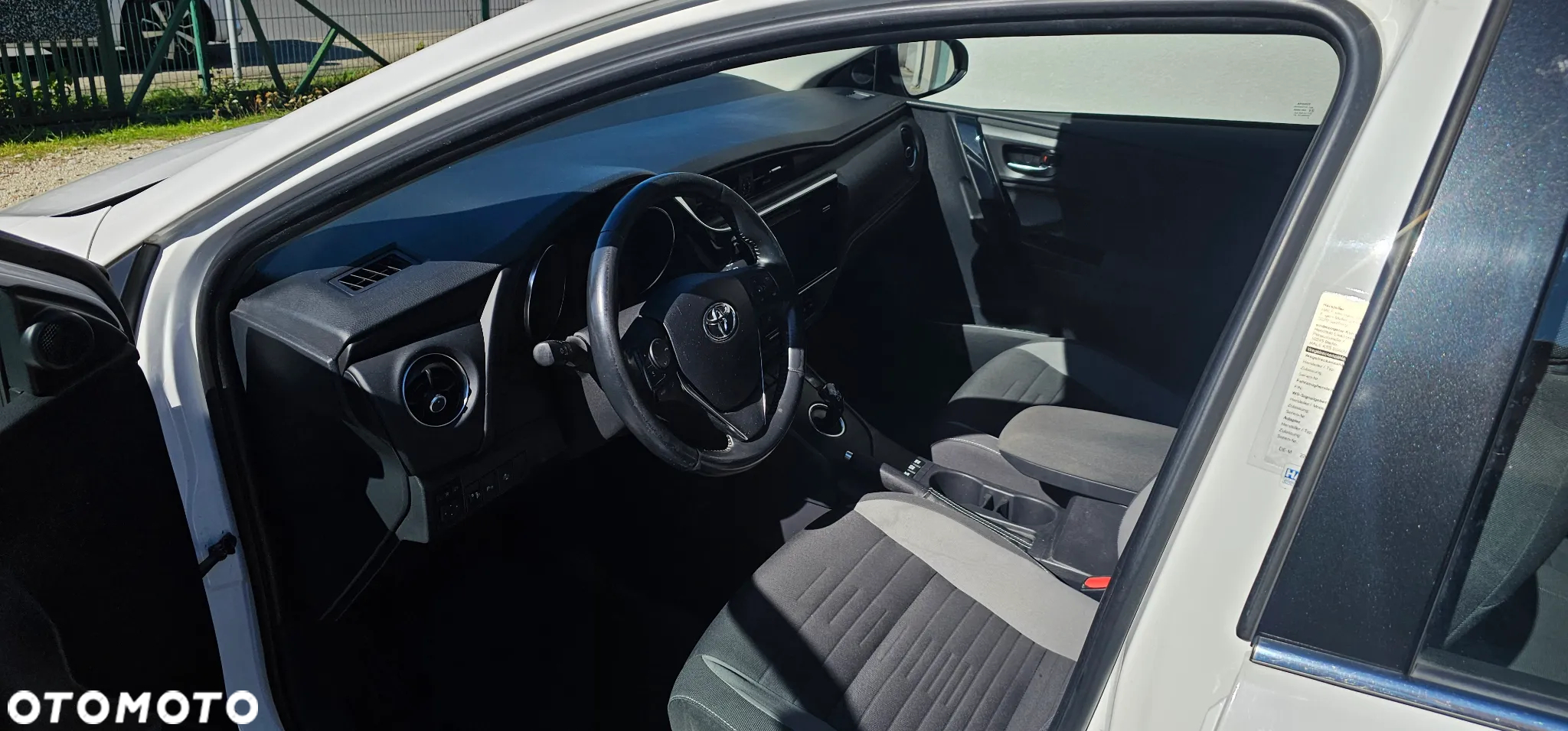 Toyota Auris Hybrid 135 Prestige - 7