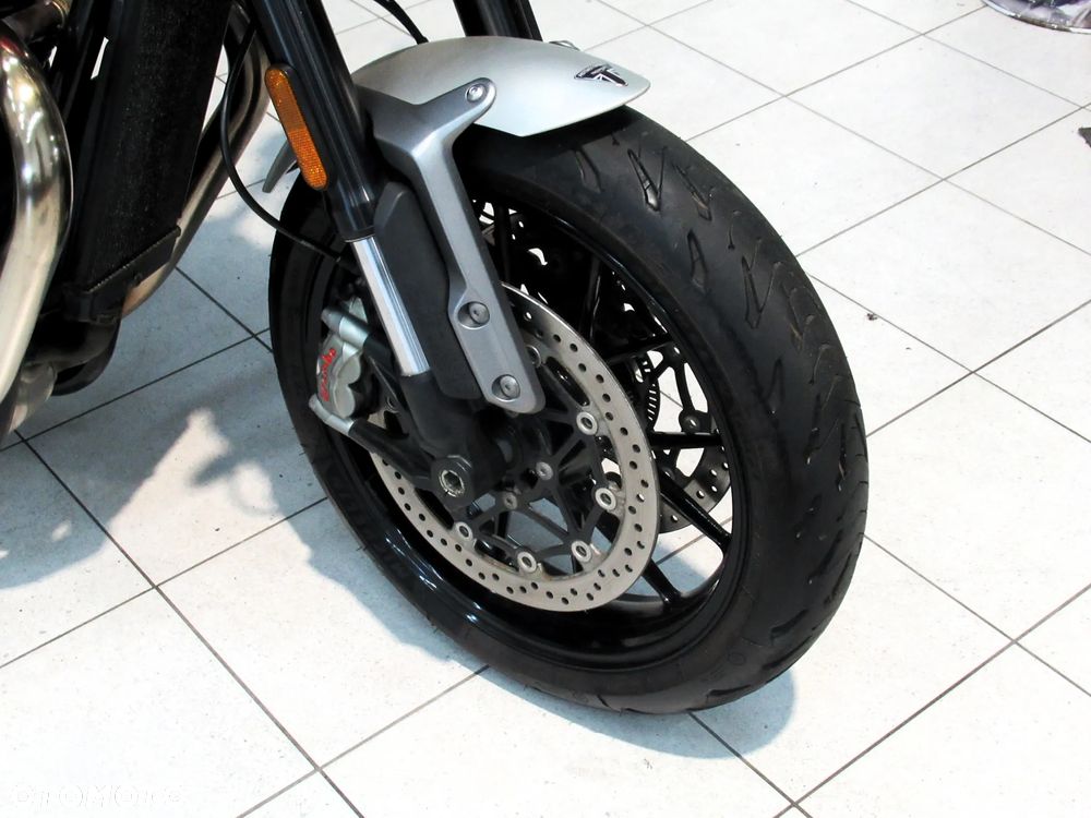 Triumph Speed Twin - 18