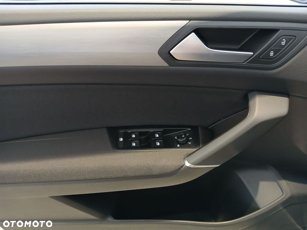 Volkswagen Touran - 23