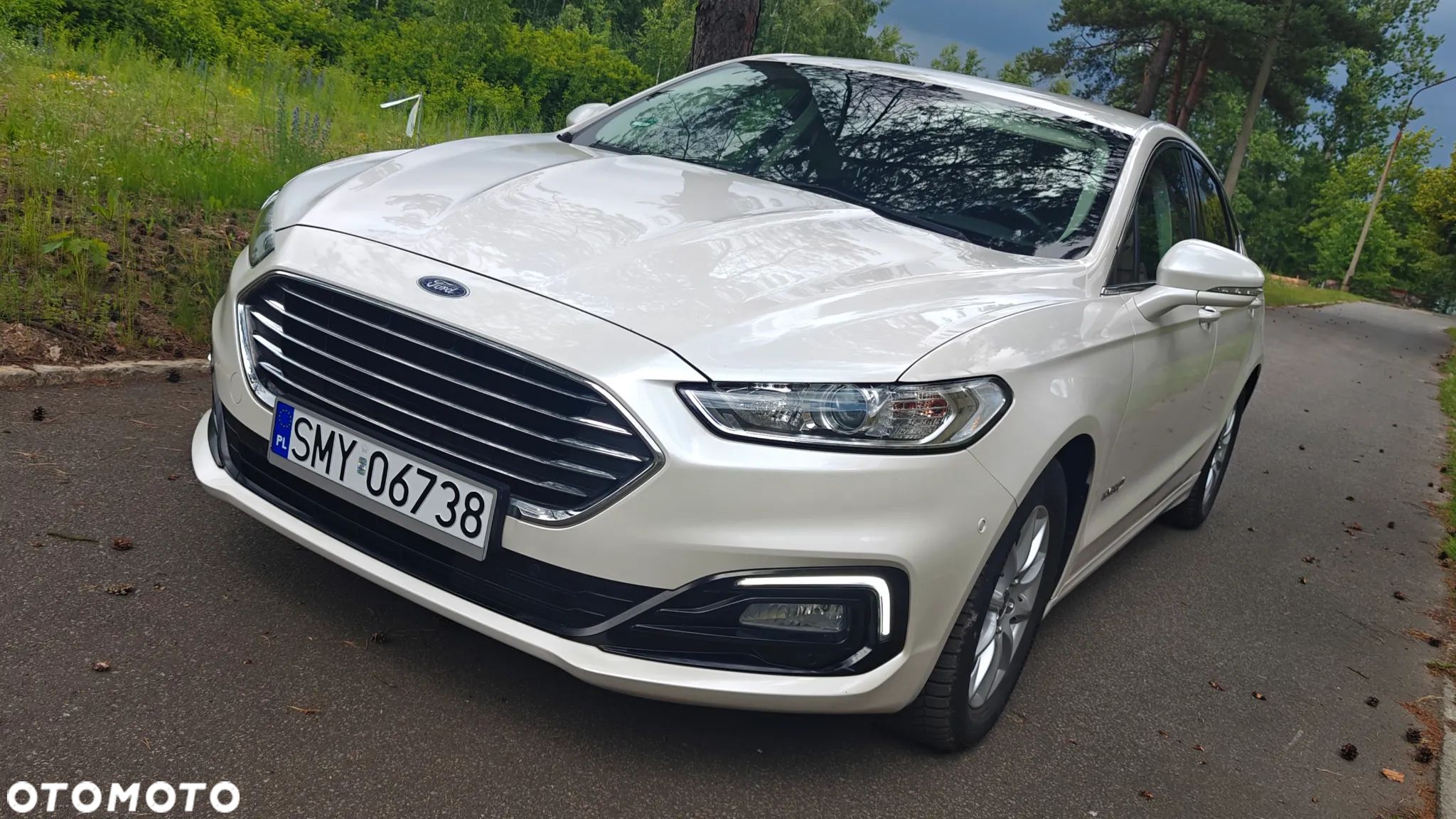 Ford Mondeo 2.0 Hybrid Titanium - 1