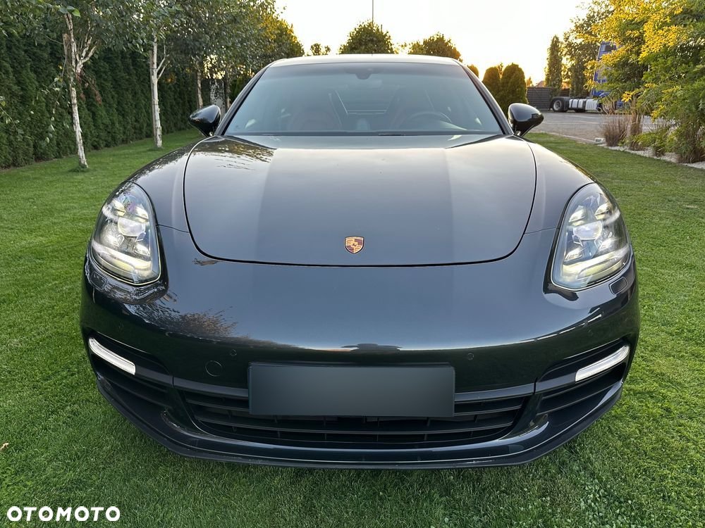 Porsche Panamera 4 E-Hybrid 10 Years Edition - 5