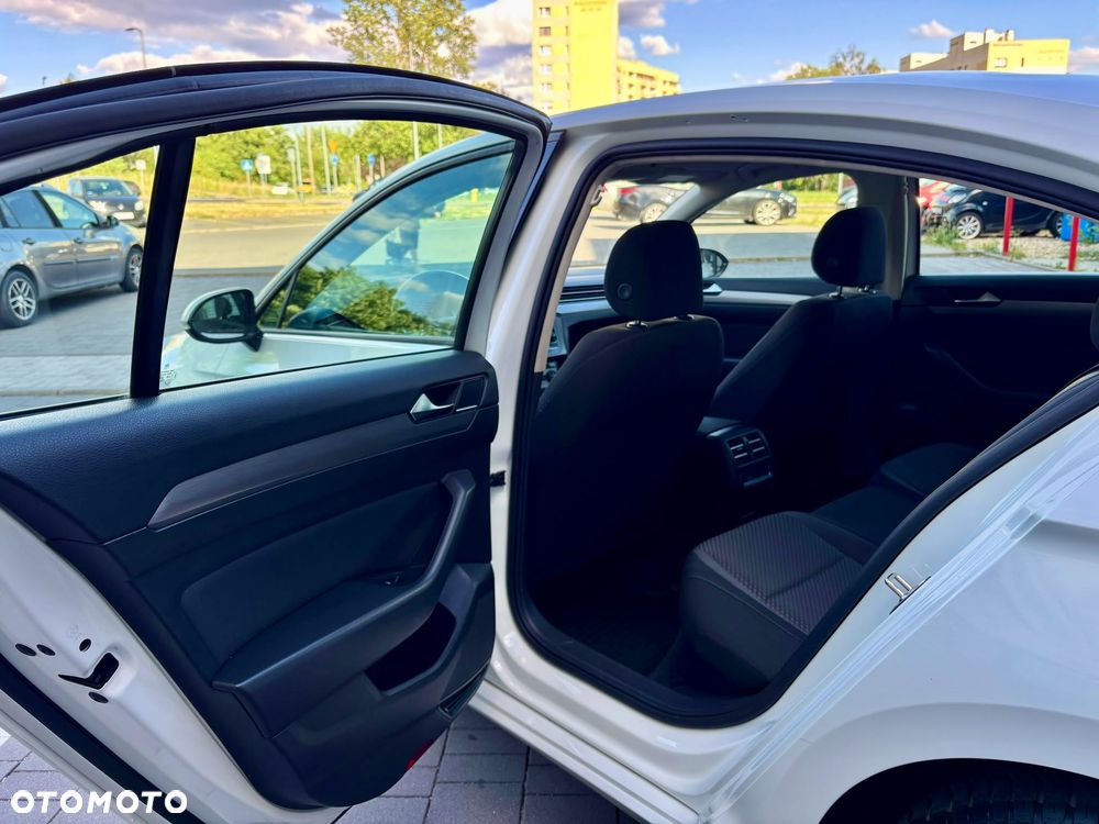 Volkswagen Passat 1.6 TDI BMT City - 16