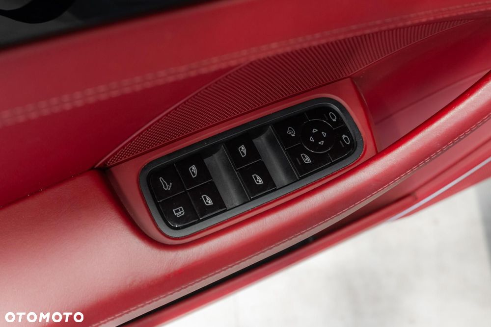 Porsche Panamera 4 E-Hybrid - 35