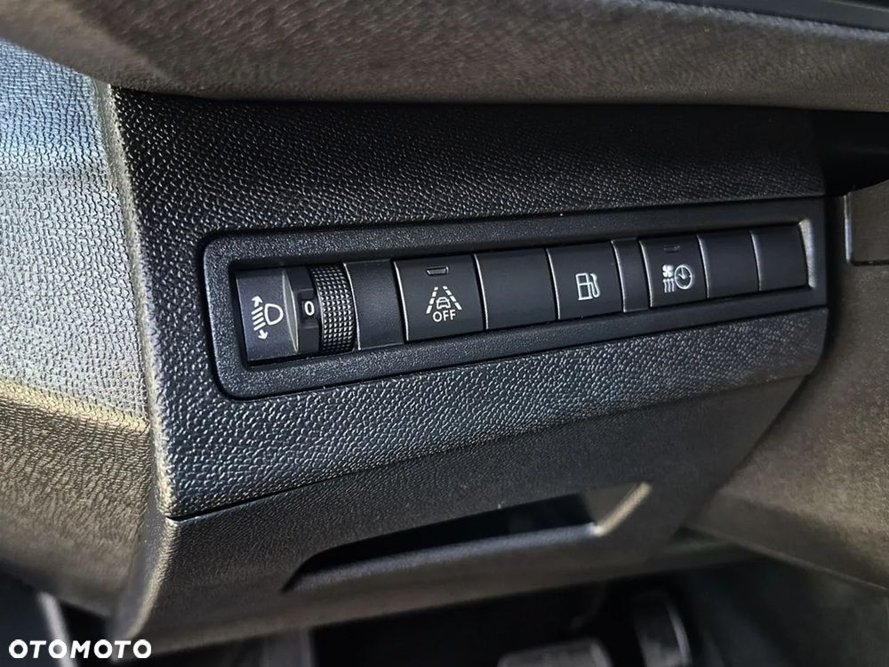 Peugeot 3008 1.6 PureTech Hybrid PHEV Allure S&S EAT8 - 17