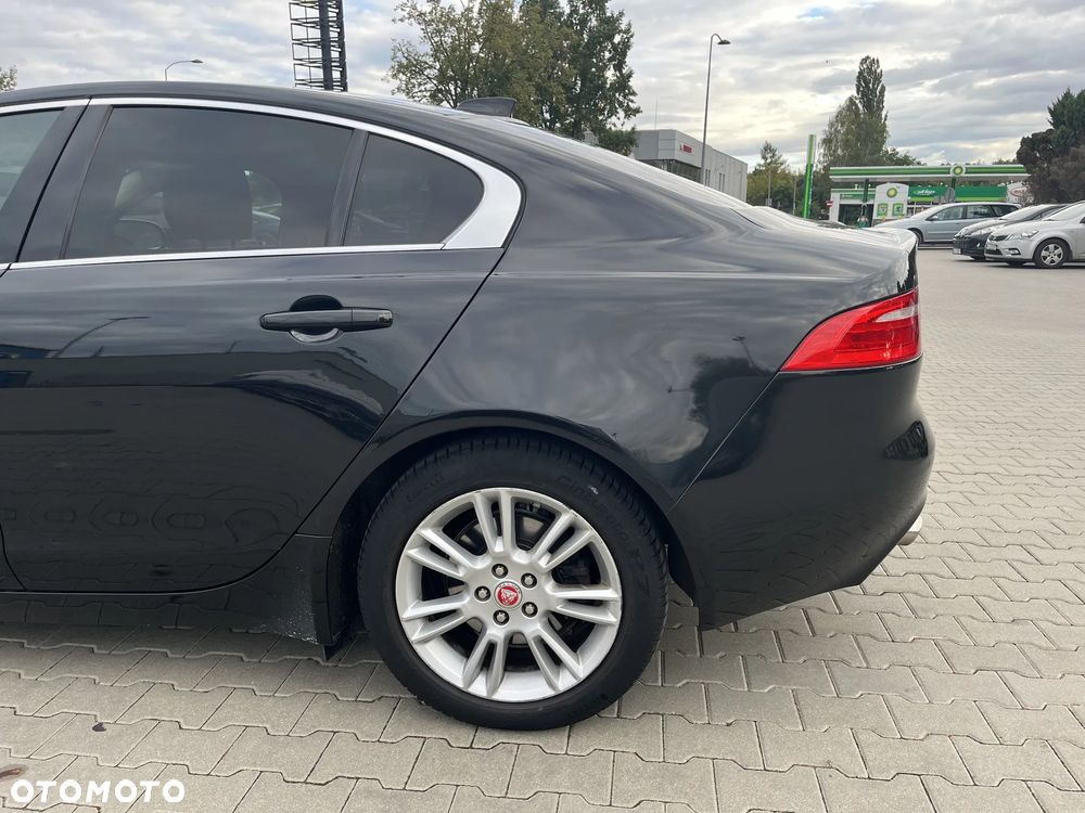 Jaguar XE 2.0 D Prestige - 24