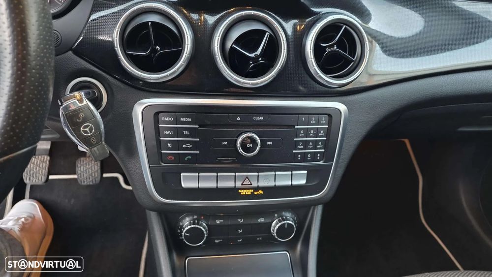 Mercedes-Benz CLA 180 Shooting Brake d AMG Line - 19