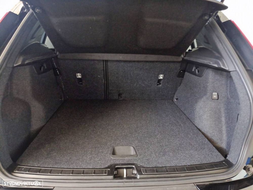Volvo XC 40 1.5 T2 Momentum Core - 6