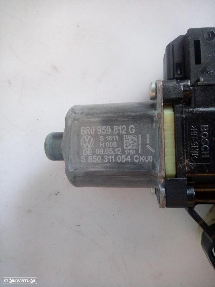 ELEVADOR DE VIDRO TRASEIRO DIREITO VOLKSWAGEN POLO 2012 -6R0959812G - 1