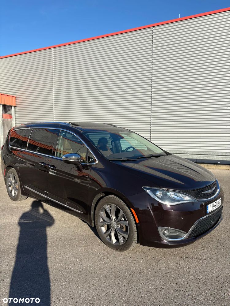 Chrysler Pacifica - 4