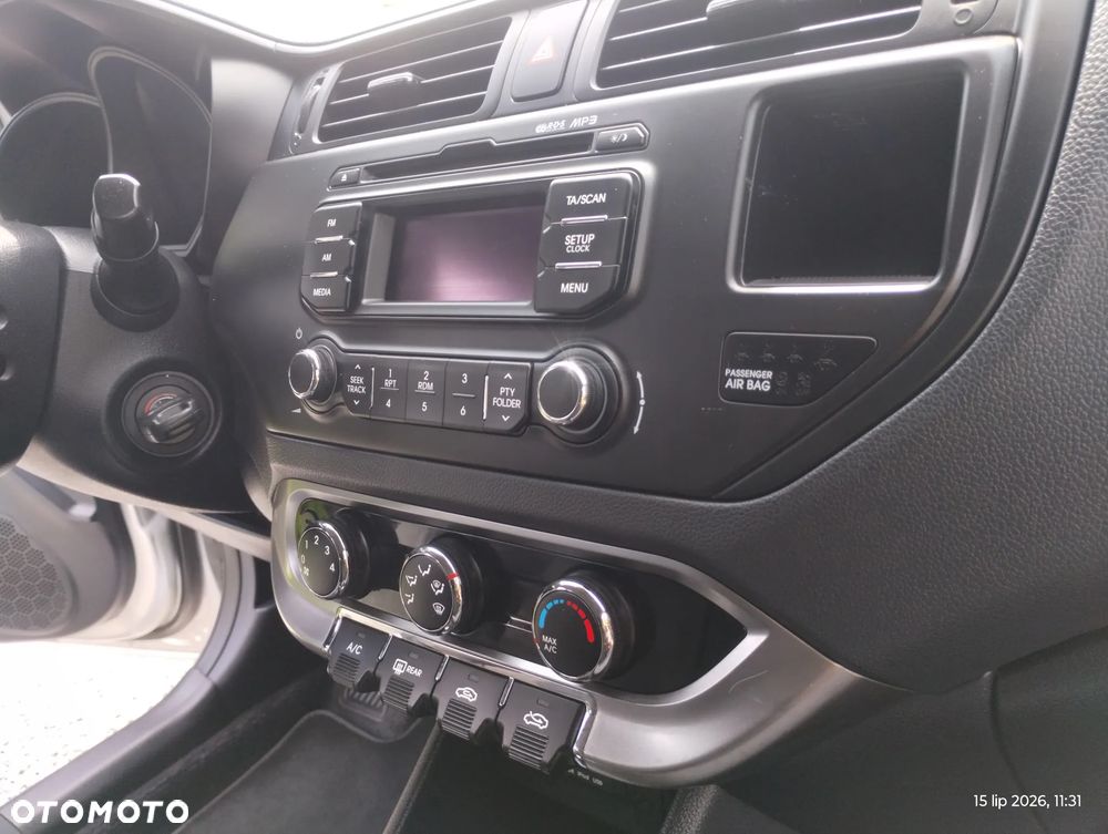 Kia Rio - 25