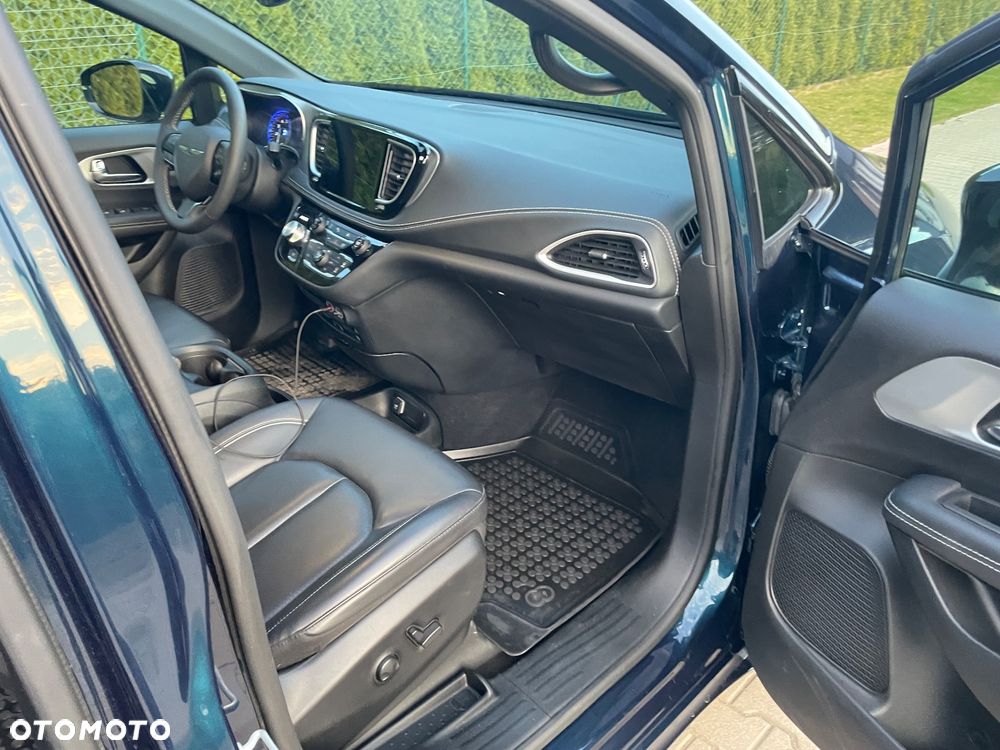 Chrysler Pacifica - 14