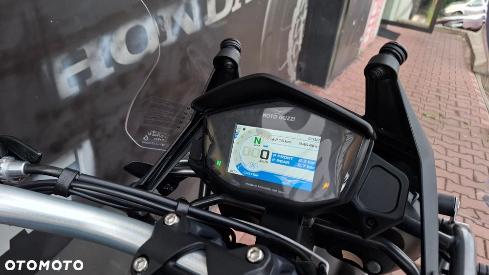 Moto Guzzi V85 - 19