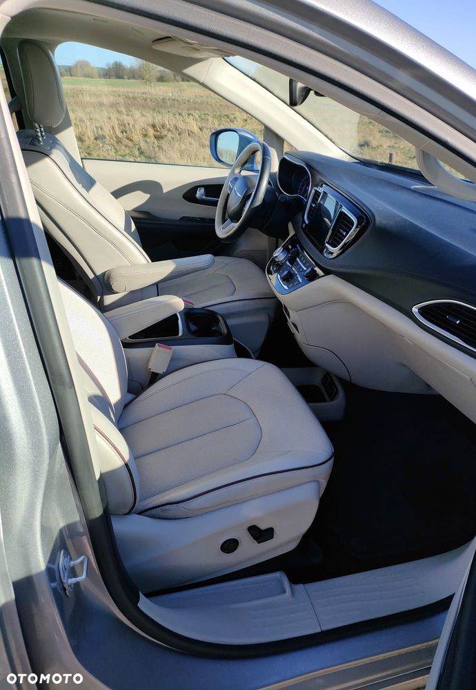Chrysler Pacifica - 8