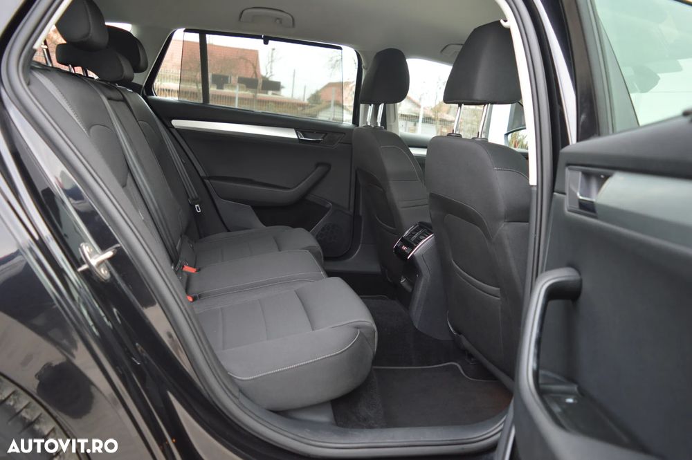 Skoda Superb 2.0 TDI DSG Ambition - 34