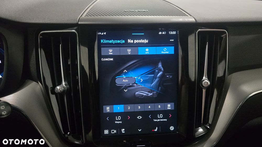 Volvo XC 60 B4 D Plus Dark - 27