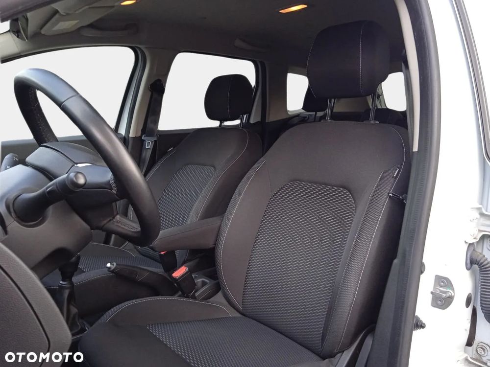 Dacia Duster 1.6 SCe Comfort - 27