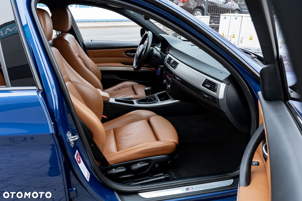 BMW Seria 3 320d DPF Edition Sport - 24