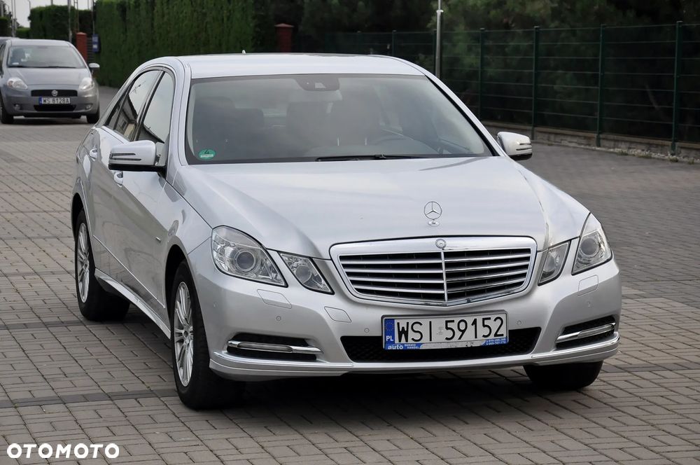 Mercedes-Benz Klasa E 250 CGI BlueEFFICIENCY 7G-TRONIC Elegance - 7
