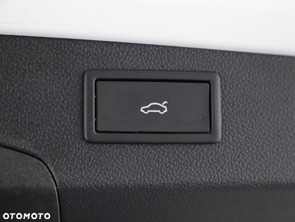 Volkswagen Passat Variant 2.0 TDI SCR Elegance DSG - 29