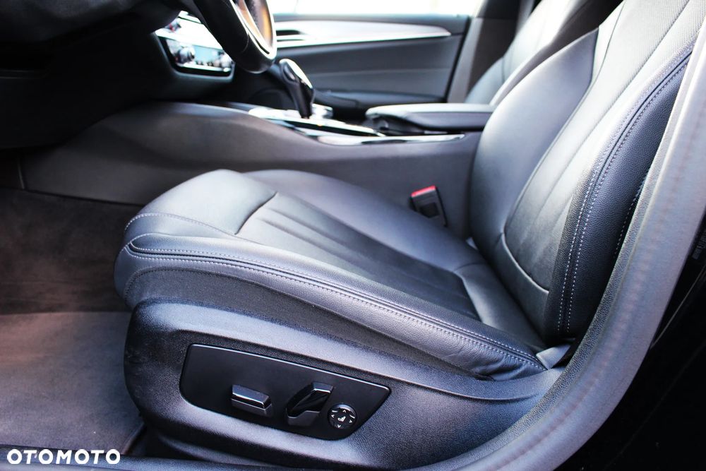 BMW Seria 5 520i Luxury Line sport - 18