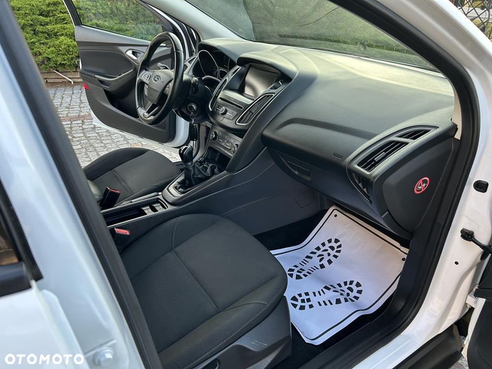 Ford Focus - 32