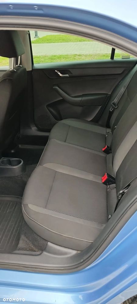 Skoda RAPID 1.2 TSI Ambition - 11