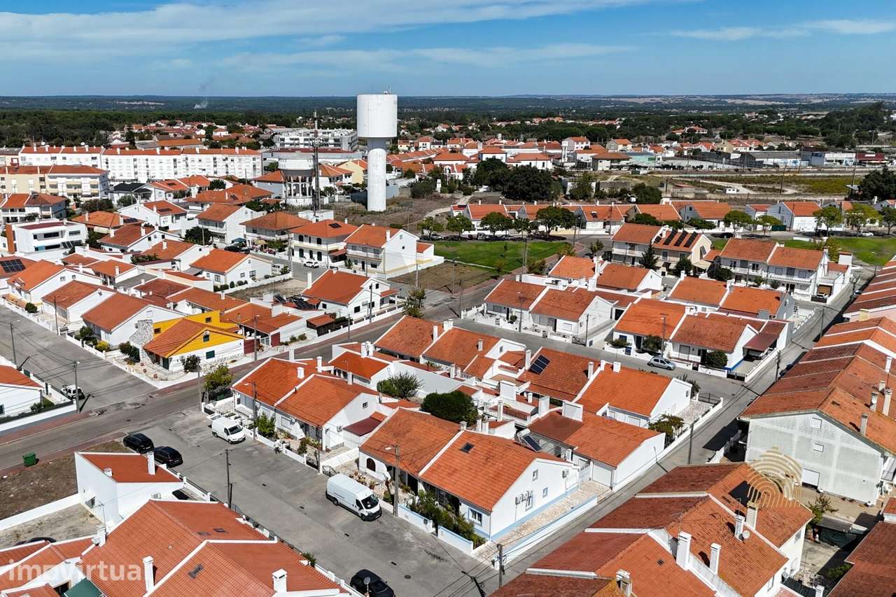 Moradia T4 remodelada com jardim, terraço e garagem | Vendas Novas - Grande imagem: 2/41