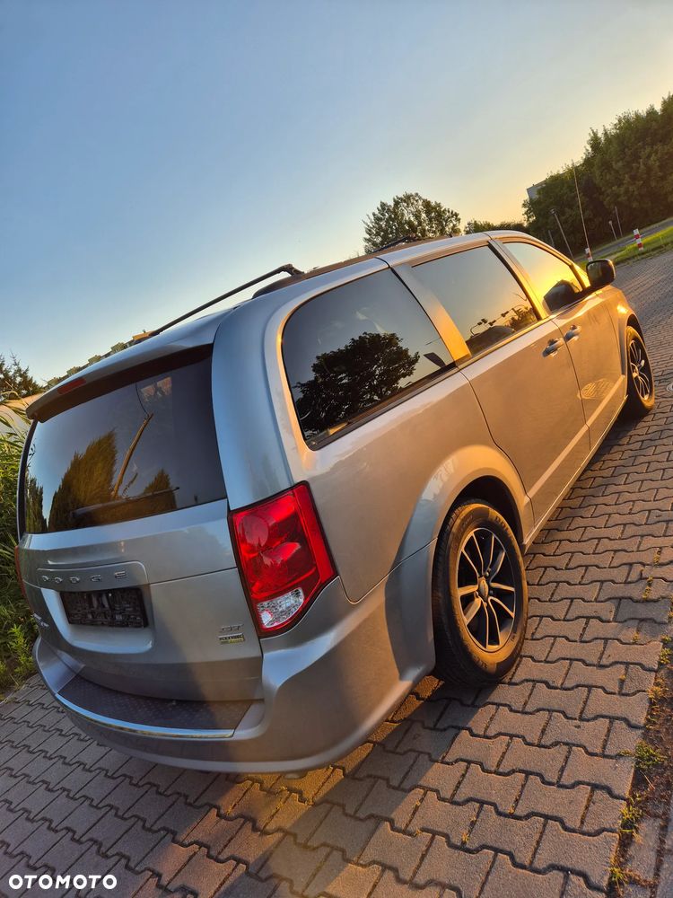 Dodge Grand Caravan - 6