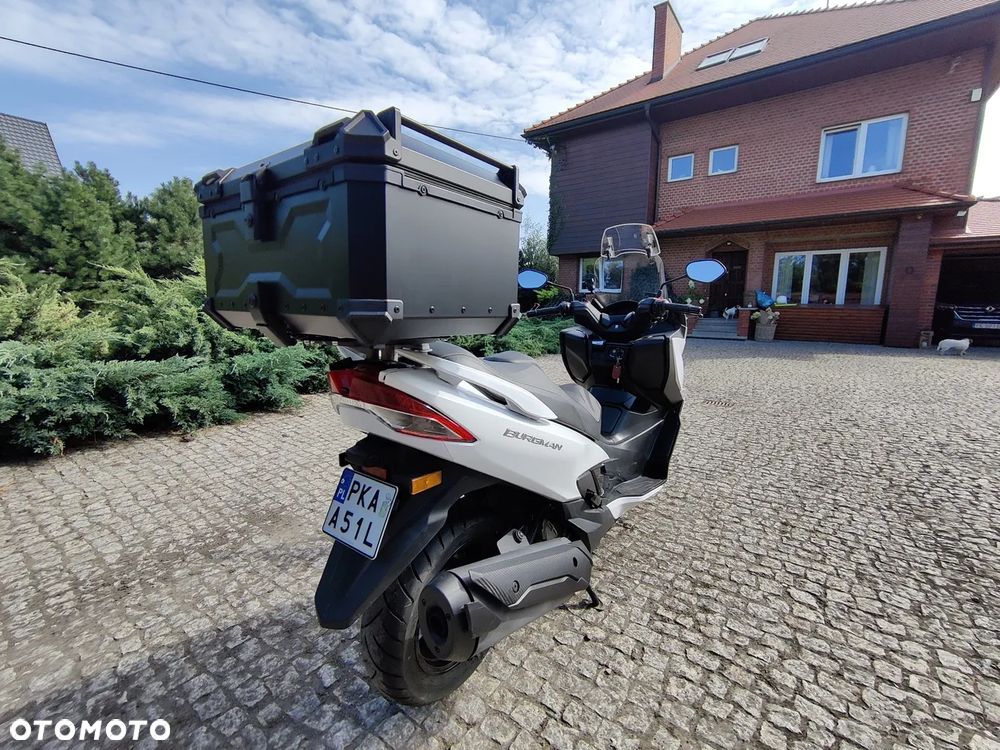 Suzuki Burgman - 4