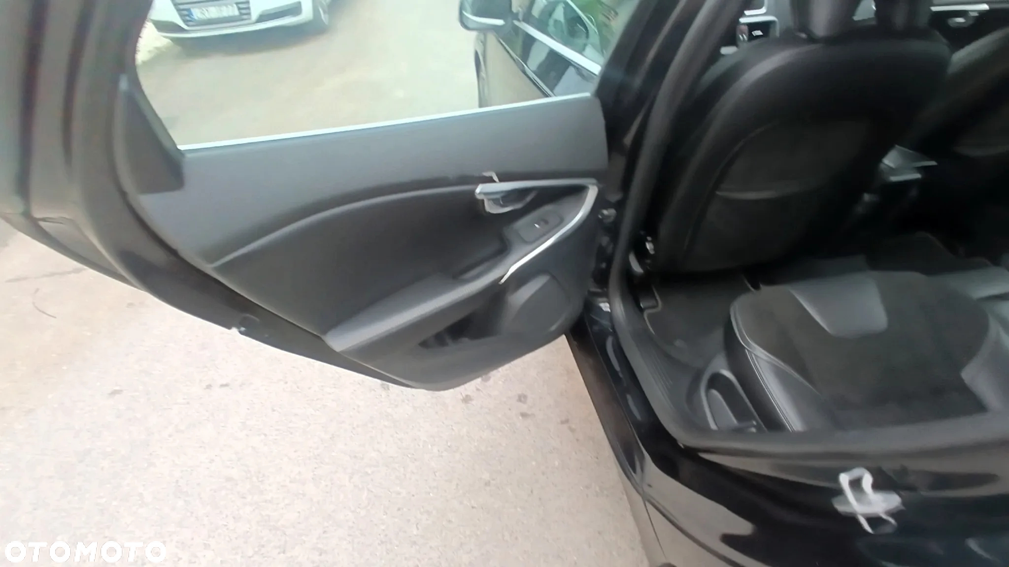 Volvo V40 D2 R-Design - 14
