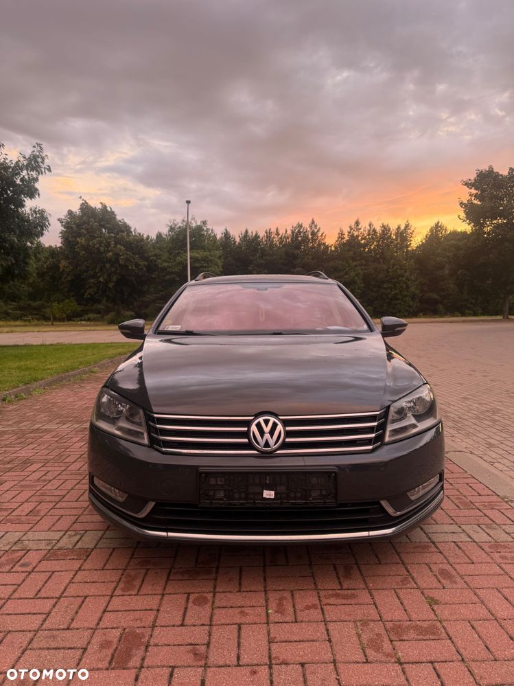 Volkswagen Passat - 1