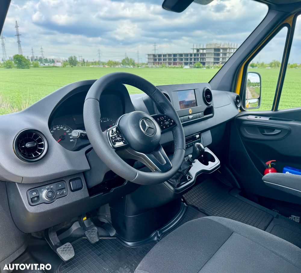 Mercedes-Benz Sprinter - 2