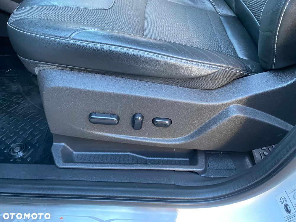 Ford Kuga 2.0 TDCi 2x4 Titanium - 15