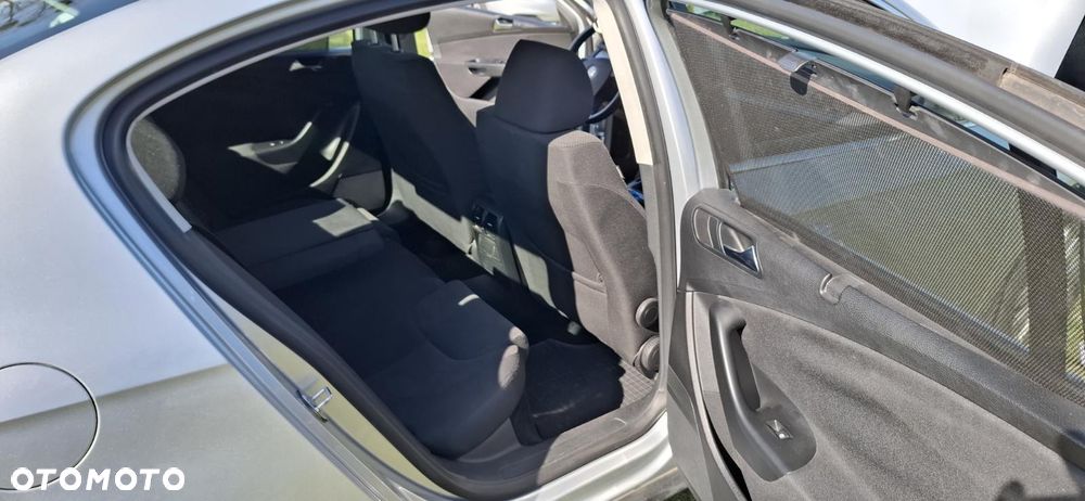 Volkswagen Passat 2.0 TDI DPF Comfortline - 18